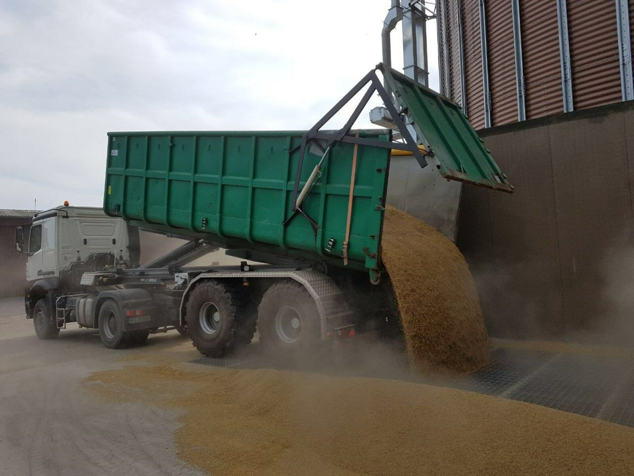 Auflieger Abrollkipper Hakenlift Agrar - Контейнеровоз/ Змінний кузов напівпричіп: фото 1 Auflieger Abrollkipper Hakenlift Agrar - Контейнеровоз/ Змінний кузов напівпричіп: фото 1