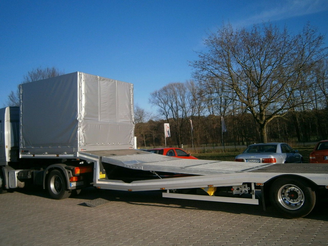 Gabelstaplertransporter Tiefbett Rampen - Низькорамна платформа напівпричіп: фото 3 Gabelstaplertransporter Tiefbett Rampen - Низькорамна платформа напівпричіп: фото 3