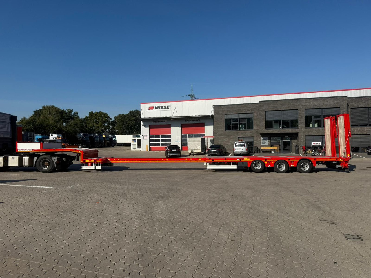 Kässbohrer K.SLA 3 / 1N-18/30  Ausziehbarer Tieflader - Низькорамна платформа напівпричіп: фото 1 Kässbohrer K.SLA 3 / 1N-18/30  Ausziehbarer Tieflader - Низькорамна платформа напівпричіп: фото 1