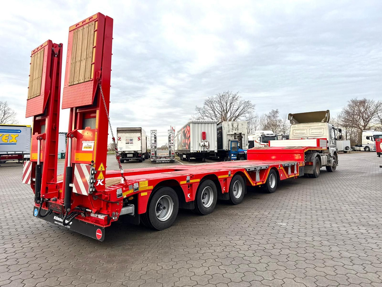 Kässbohrer K.SLA R 4 / 2N 18/40 Tieflader Radmulden tele - Низькорамна платформа напівпричіп: фото 2 Kässbohrer K.SLA R 4 / 2N 18/40 Tieflader Radmulden tele - Низькорамна платформа напівпричіп: фото 2