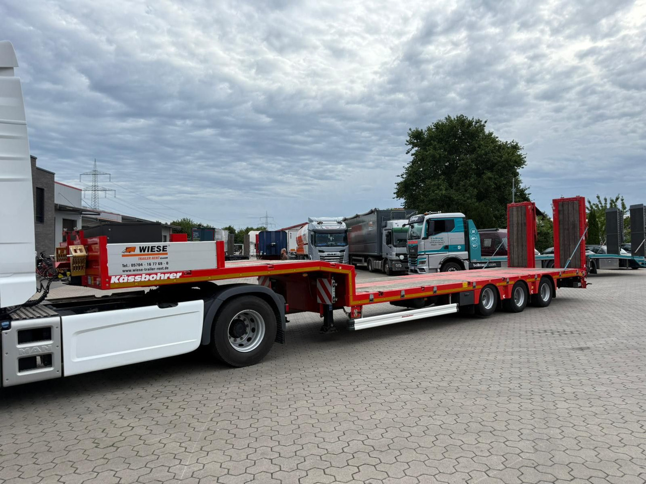 Kässbohrer K.SLS ECO Tieflader mit hydraulischen Rampen - Низькорамна платформа напівпричіп: фото 4 Kässbohrer K.SLS ECO Tieflader mit hydraulischen Rampen - Низькорамна платформа напівпричіп: фото 4