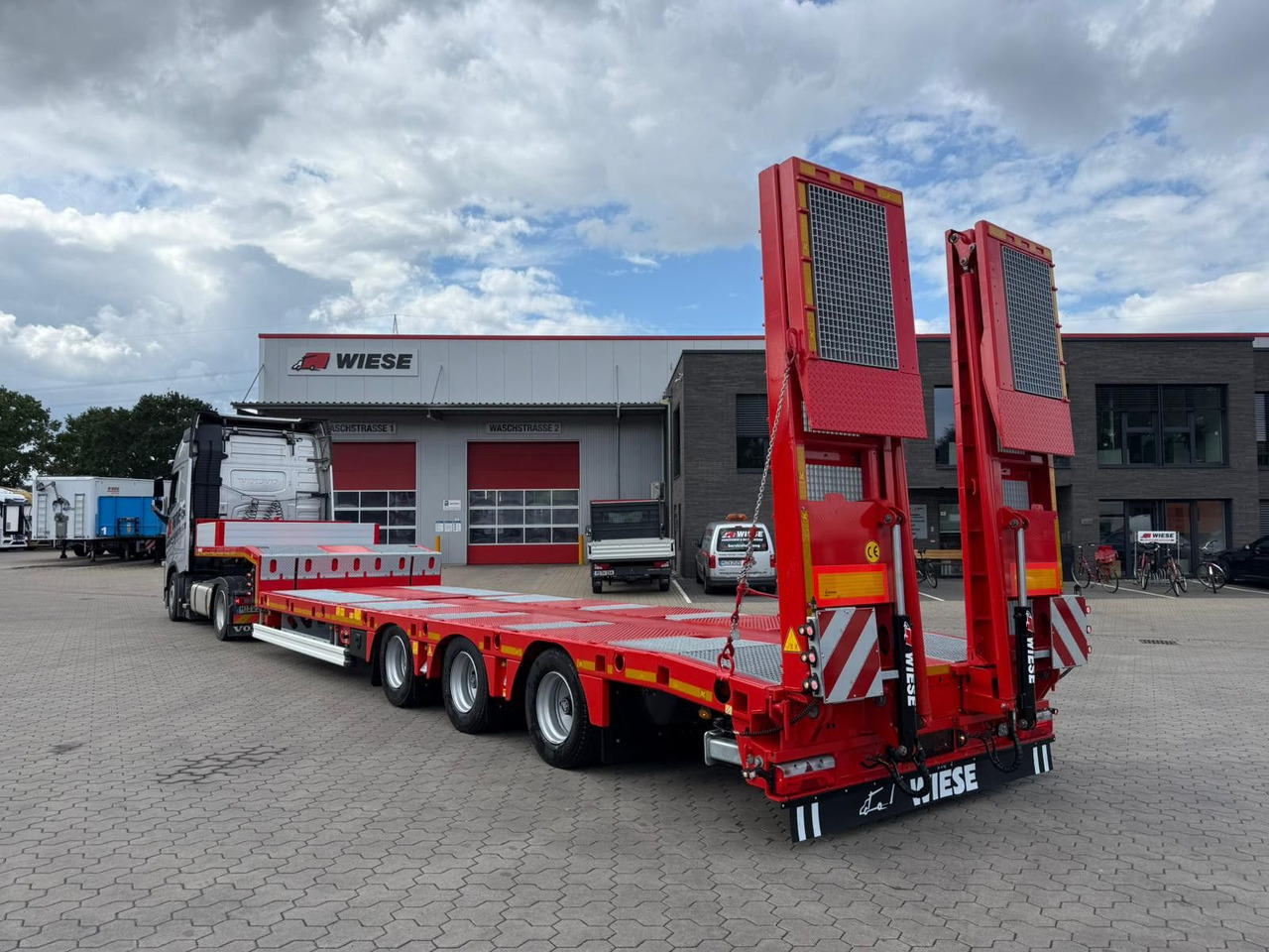 Kässbohrer SLS.HS Tieflader mit hydr. Schwanenhals Kässbohrer SLS.HS Tieflader mit hydr. Schwanenhals - Низькорамна платформа напівпричіп: фото 1 Kässbohrer SLS.HS Tieflader mit hydr. Schwanenhals Kässbohrer SLS.HS Tieflader mit hydr. Schwanenhals - Низькорамна платформа напівпричіп: фото 1