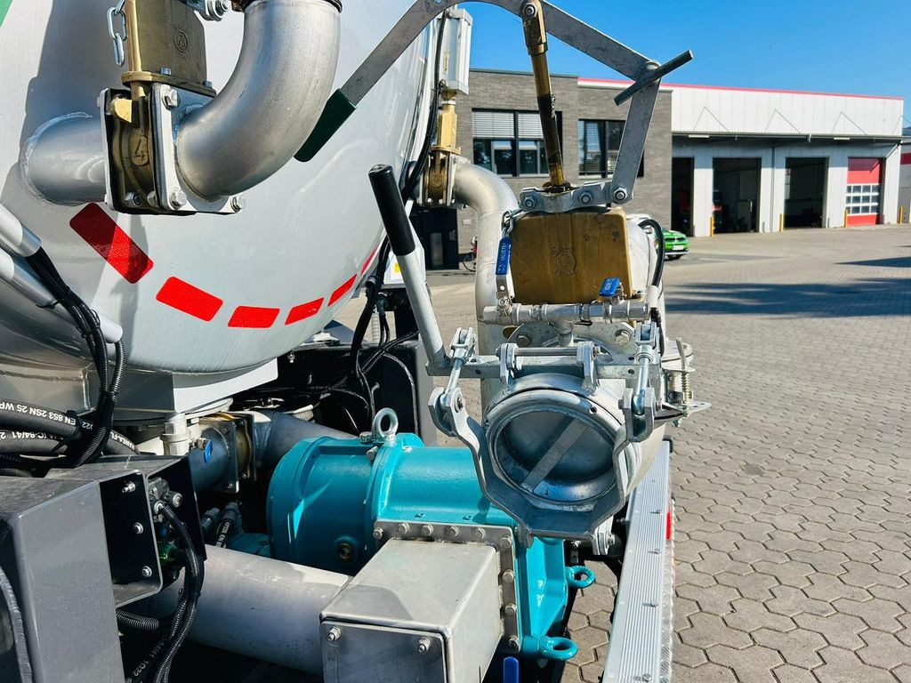 Kässbohrer Tankauflieger K.STN L 30 Kässbohrer Tankauflieger K.STN L 30 - Напівпричіп цистерна: фото 5 Kässbohrer Tankauflieger K.STN L 30 Kässbohrer Tankauflieger K.STN L 30 - Напівпричіп цистерна: фото 5