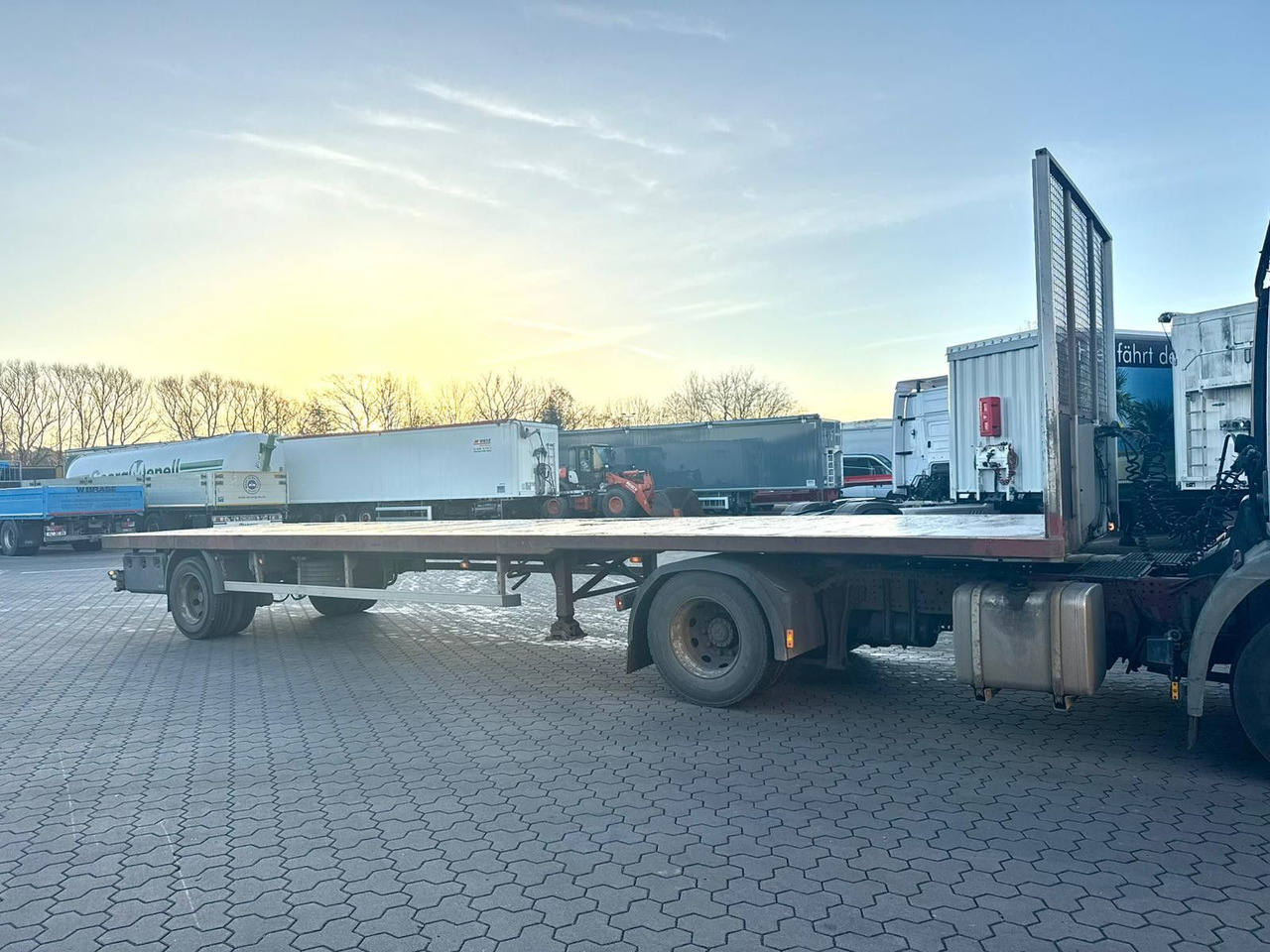 Koester 1-Achs Plattform Auflieger - Бортовий напівпричіп/ Платформа: фото 3 Koester 1-Achs Plattform Auflieger - Бортовий напівпричіп/ Платформа: фото 3