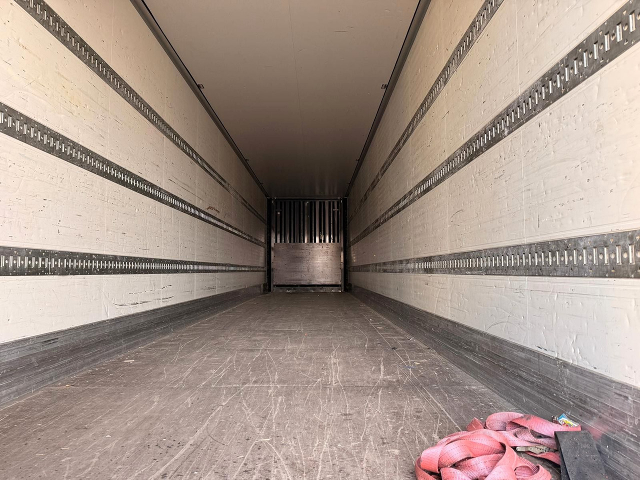 Krone SZ - Mega Koffer mit Rampenhalterung - Закритий кузов напівпричіп: фото 5 Krone SZ - Mega Koffer mit Rampenhalterung - Закритий кузов напівпричіп: фото 5