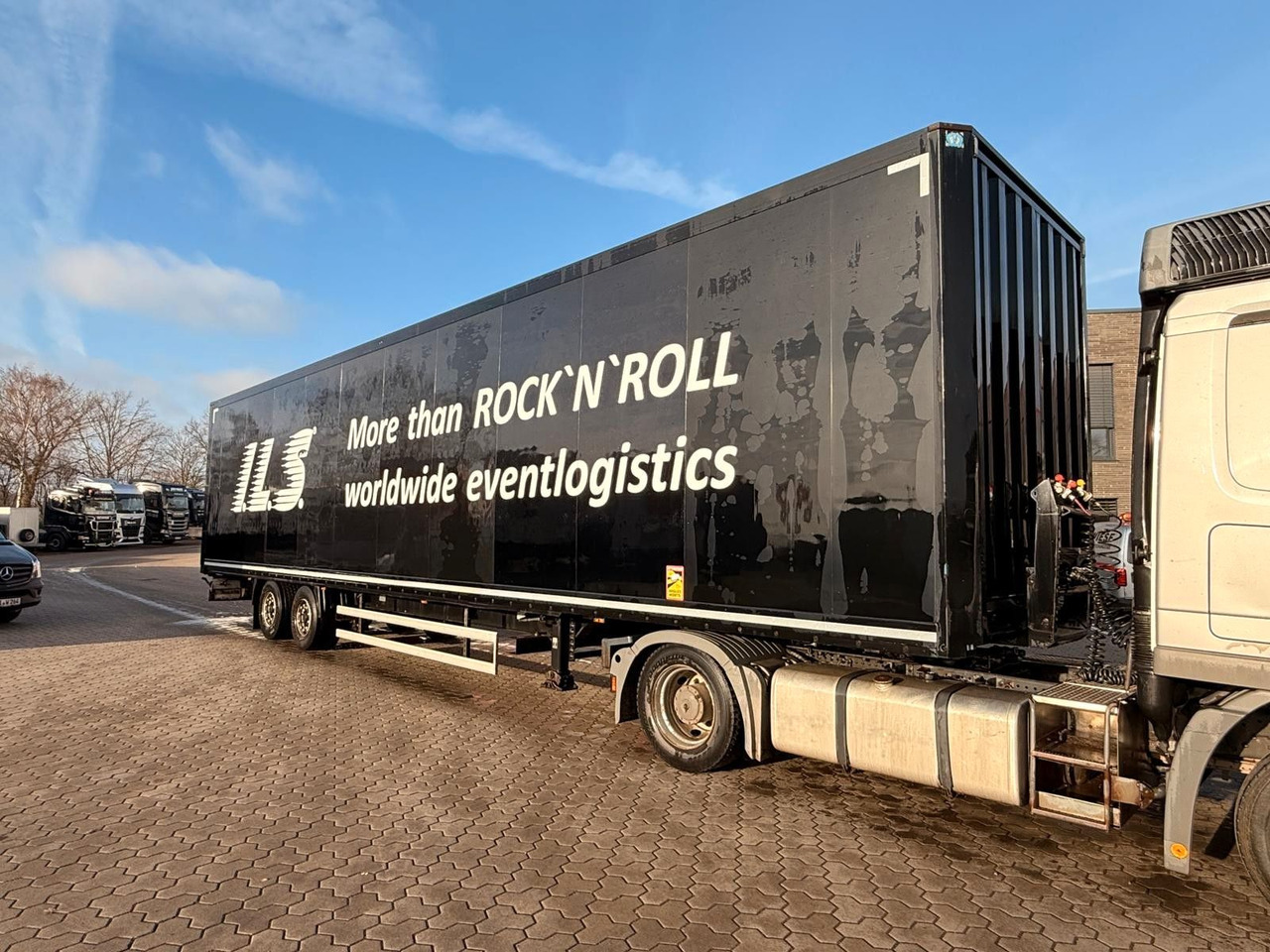 Krone SZ - Mega Koffer mit Rampenhalterung - Закритий кузов напівпричіп: фото 5 Krone SZ - Mega Koffer mit Rampenhalterung - Закритий кузов напівпричіп: фото 5