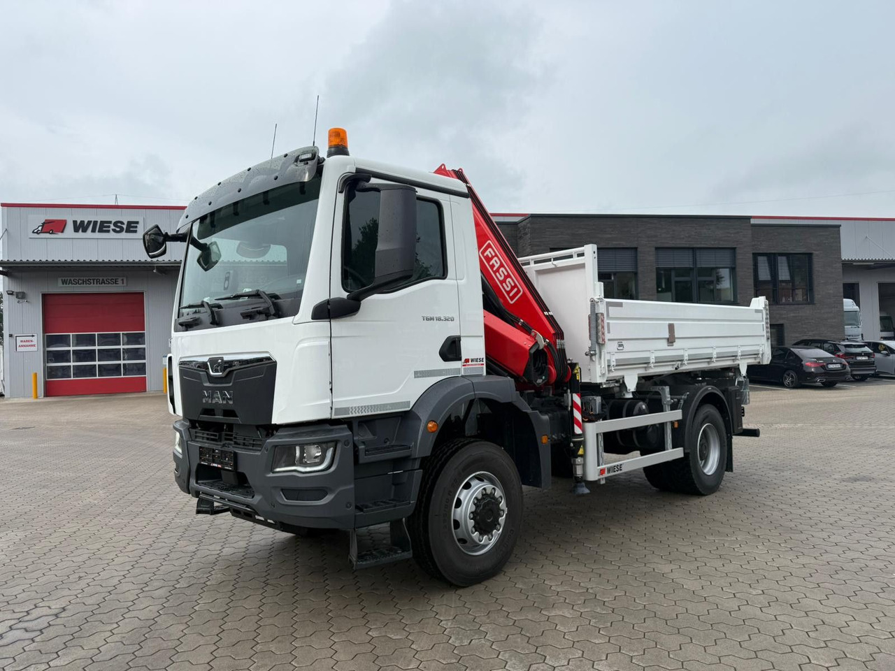 MAN 18.320 4x4 mit Fassi Ladekran Sofort Verfügbar - Самоскид вантажівка, Вантажівка з маніпулятором: фото 1 MAN 18.320 4x4 mit Fassi Ladekran Sofort Verfügbar - Самоскид вантажівка, Вантажівка з маніпулятором: фото 1