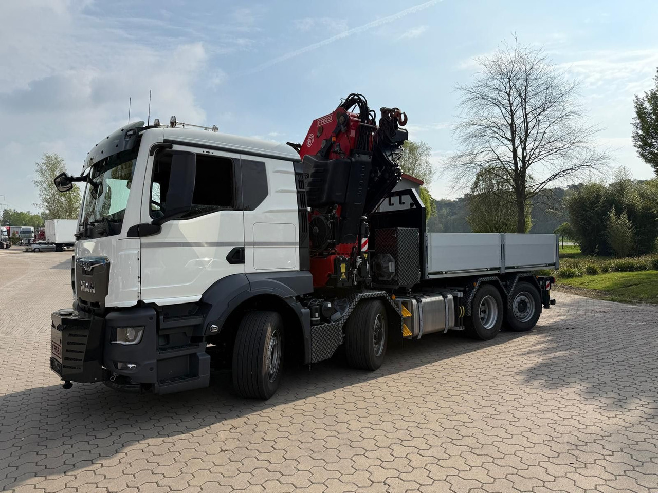 MAN 35.520 8x4 Kran Fassi F800, OHNE ABSTÜTZÜBERWACH - Бортова вантажівка/ Платформа, Вантажівка з маніпулятором: фото 2 MAN 35.520 8x4 Kran Fassi F800, OHNE ABSTÜTZÜBERWACH - Бортова вантажівка/ Платформа, Вантажівка з маніпулятором: фото 2
