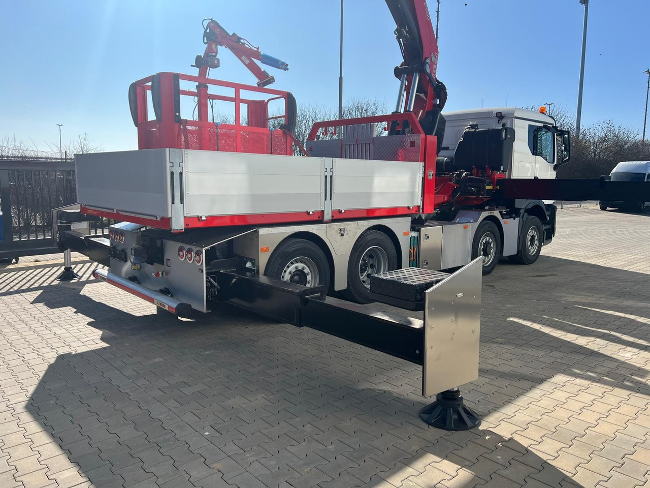 MAN 8x4 mit F1150RA.2.28 L616 Winde, 2.per. Korb - Вантажівка з маніпулятором: фото 5 MAN 8x4 mit F1150RA.2.28 L616 Winde, 2.per. Korb - Вантажівка з маніпулятором: фото 5