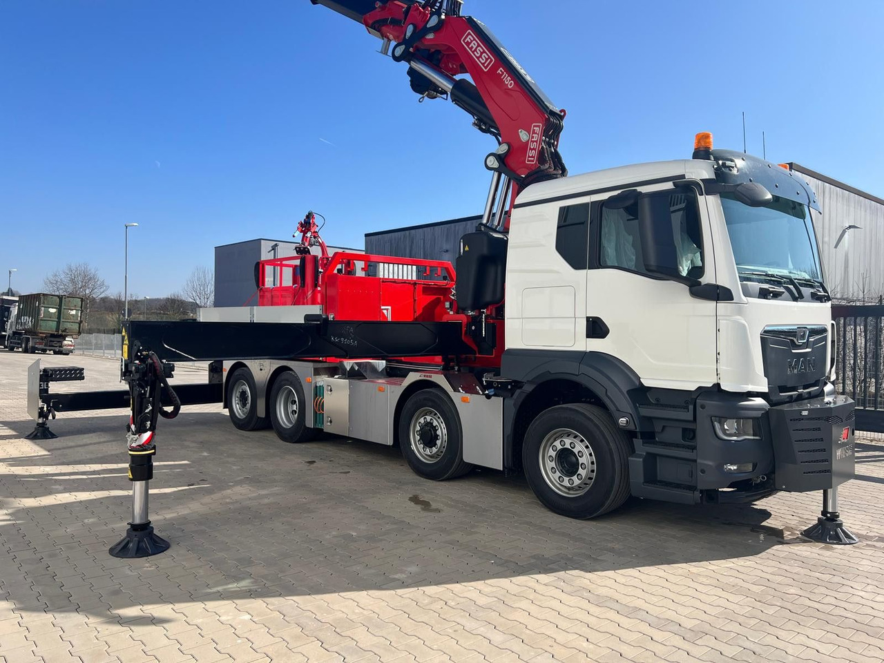 MAN 8x4 mit F1150RA.2.28 L616 Winde, 2.per. Korb - Вантажівка з маніпулятором: фото 2 MAN 8x4 mit F1150RA.2.28 L616 Winde, 2.per. Korb - Вантажівка з маніпулятором: фото 2