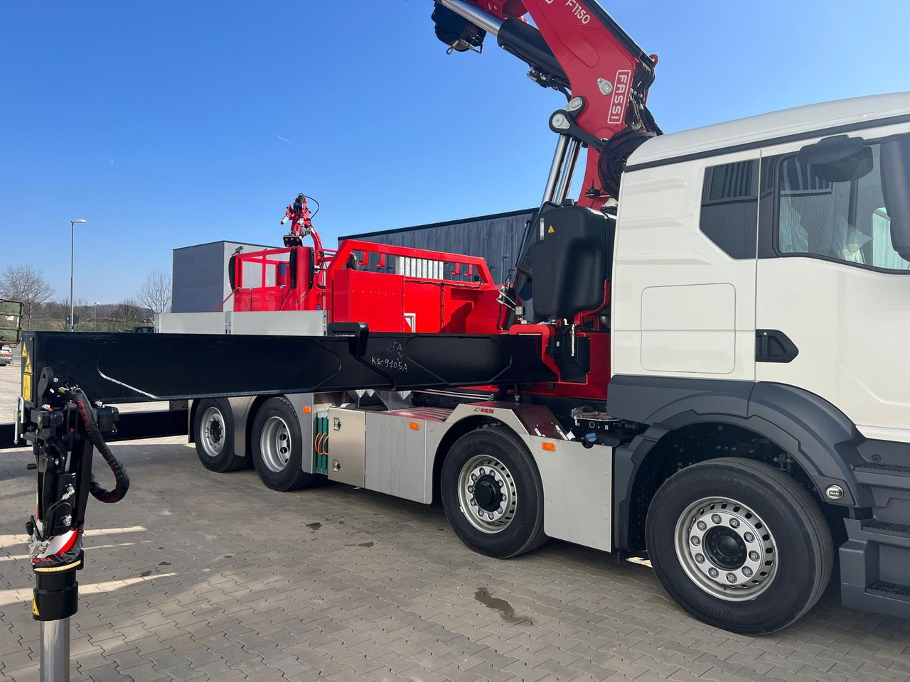 Бортова вантажівка/ Платформа, Вантажівка з маніпулятором MAN 8x4 mit F1150RA.2.28 L616 Winde, 2.per. Korb: фото 11