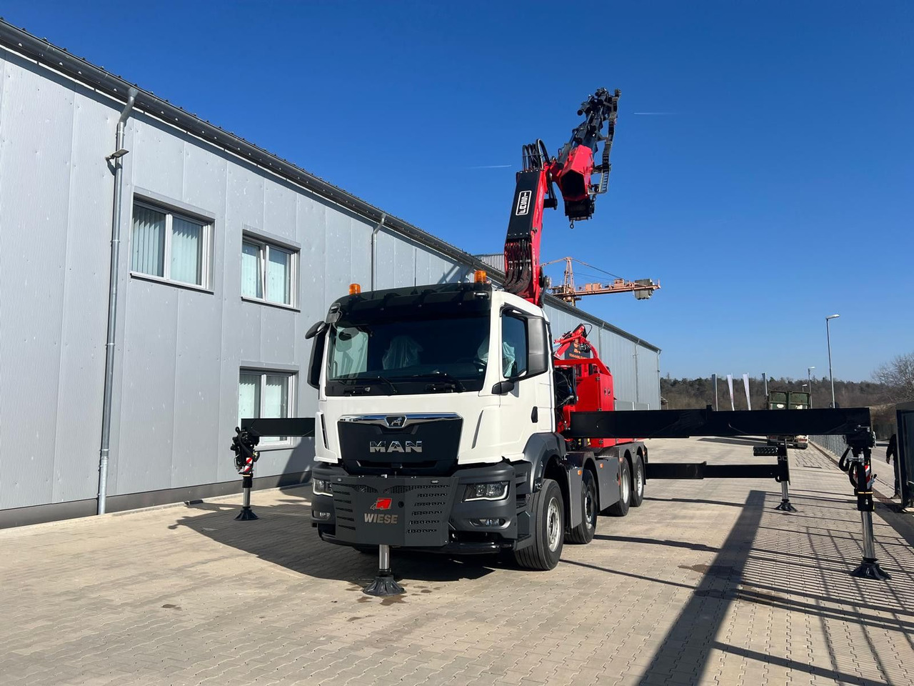 MAN 8x4 mit F1150RA.2.28 L616 Winde, 2.per. Korb - Бортова вантажівка/ Платформа, Вантажівка з маніпулятором: фото 4 MAN 8x4 mit F1150RA.2.28 L616 Winde, 2.per. Korb - Бортова вантажівка/ Платформа, Вантажівка з маніпулятором: фото 4