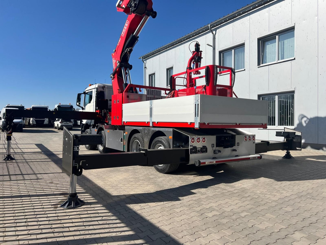MAN 8x4 mit F1150RA.2.28 L616 Winde - Бортова вантажівка/ Платформа, Вантажівка з маніпулятором: фото 3 MAN 8x4 mit F1150RA.2.28 L616 Winde - Бортова вантажівка/ Платформа, Вантажівка з маніпулятором: фото 3
