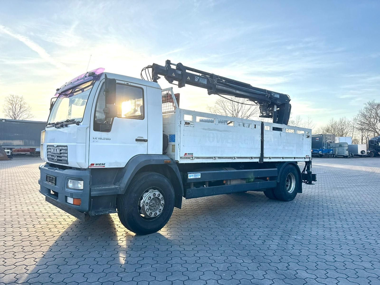 MAN LE 18.280 Pritsche mit HIAB 133 K PRO/HIPRO Kran - Бортова вантажівка/ Платформа, Вантажівка з маніпулятором: фото 2 MAN LE 18.280 Pritsche mit HIAB 133 K PRO/HIPRO Kran - Бортова вантажівка/ Платформа, Вантажівка з маніпулятором: фото 2