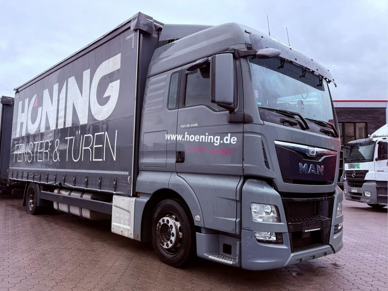 MAN TGX 18.440 LL Volumen LKW mit Staplerhalterung MAN TGX 18.440 LL Volumen LKW mit Staplerhalterung - Тентована вантажівка: фото 2 MAN TGX 18.440 LL Volumen LKW mit Staplerhalterung MAN TGX 18.440 LL Volumen LKW mit Staplerhalterung - Тентована вантажівка: фото 2