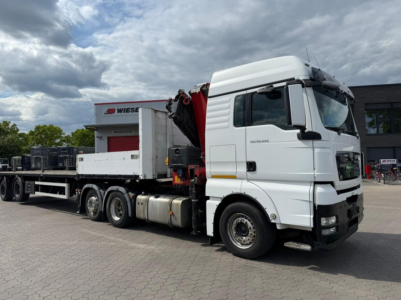 MAN TGX 26.440 6x2 mit HMF 3000-5 Kran - Вантажівка з маніпулятором: фото 1 MAN TGX 26.440 6x2 mit HMF 3000-5 Kran - Вантажівка з маніпулятором: фото 1
