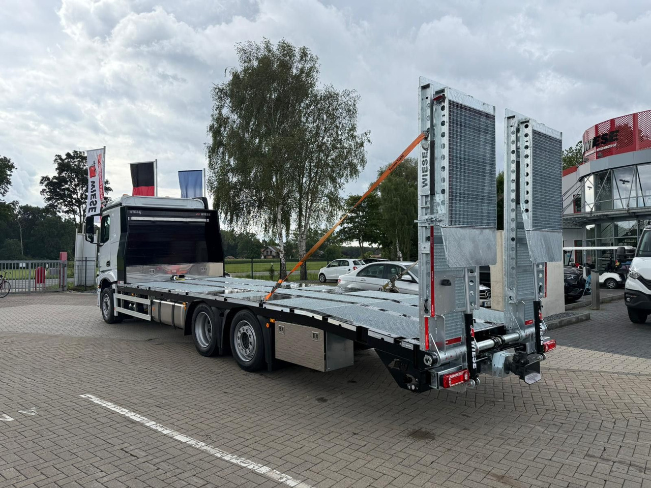 Mercedes-Benz Actros mit Rampen, Maschinentransporter - Бортова вантажівка/ Платформа: фото 4 Mercedes-Benz Actros mit Rampen, Maschinentransporter - Бортова вантажівка/ Платформа: фото 4