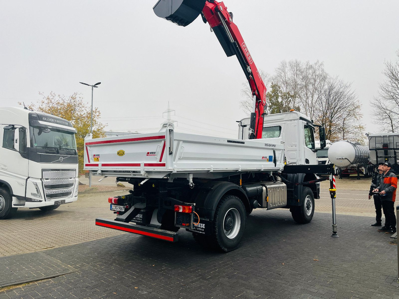 Самоскид вантажівка, Вантажівка з маніпулятором Mercedes-Benz Arocs 1835  4x4 Meiller Fassi F135 Kran Kipper: фото 7