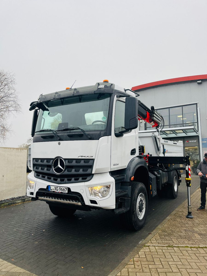 Самоскид вантажівка, Вантажівка з маніпулятором Mercedes-Benz Arocs 1835  4x4 Meiller Fassi F135 Kran Kipper: фото 6