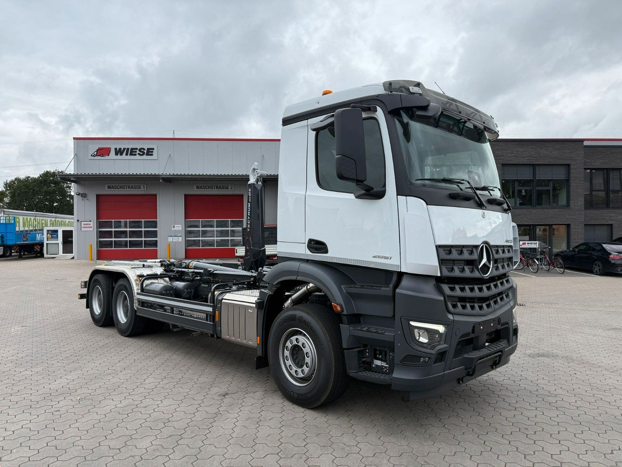 Mercedes-Benz Arocs 5 2651L 6 x4 Meiller RS 2170 - Гаковий мультиліфт вантажівка: фото 1 Mercedes-Benz Arocs 5 2651L 6 x4 Meiller RS 2170 - Гаковий мультиліфт вантажівка: фото 1