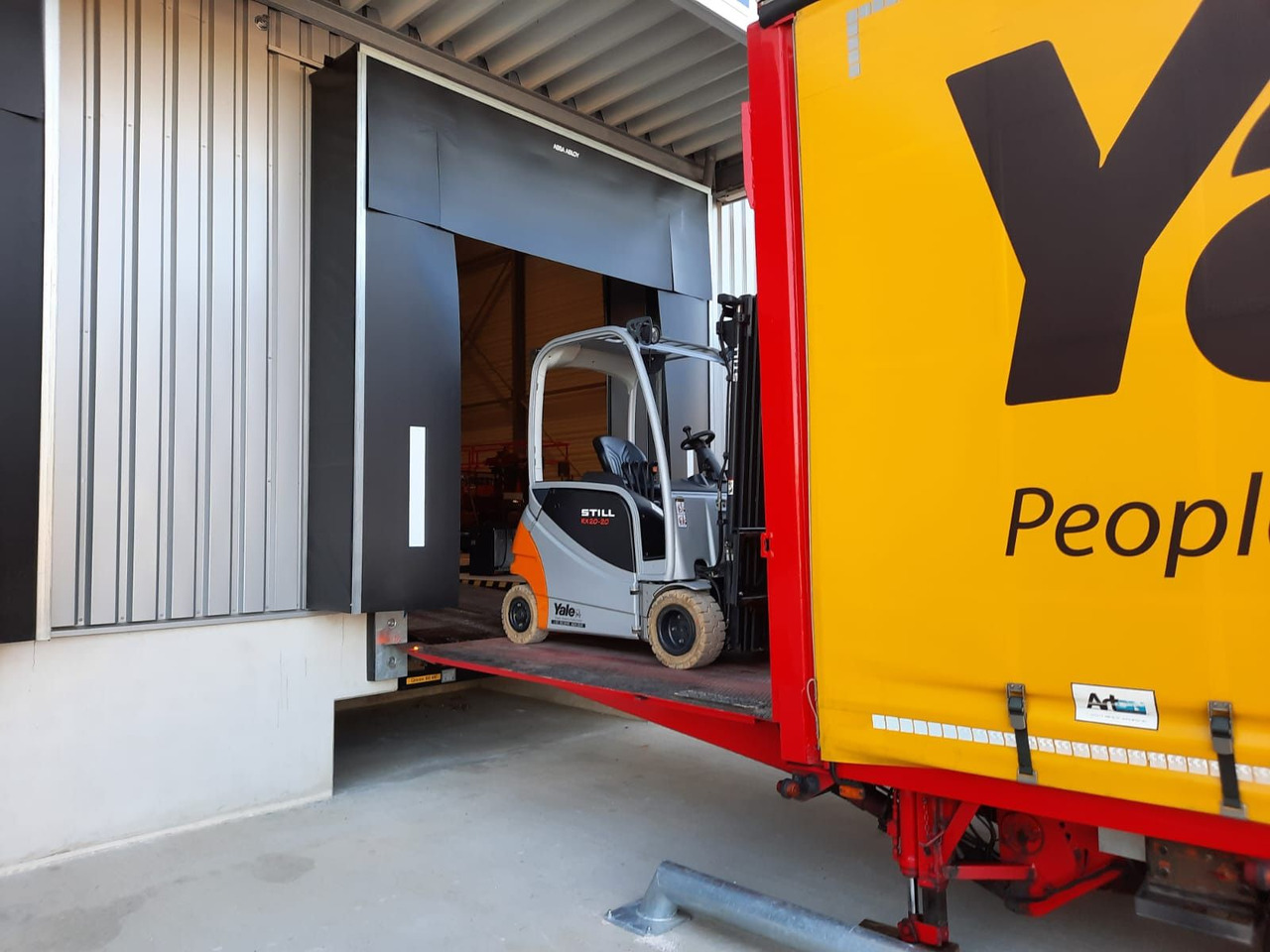 Низькорамна платформа напівпричіп Meusburger 2-Achs-Gabelstaplertransporter Rampe Dhollandia: фото 8