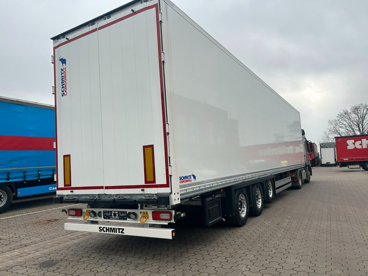 Schmitz Cargobull Mega Koffer - Trockenfrachter FERROPLAST - Закритий кузов напівпричіп: фото 1 Schmitz Cargobull Mega Koffer - Trockenfrachter FERROPLAST - Закритий кузов напівпричіп: фото 1