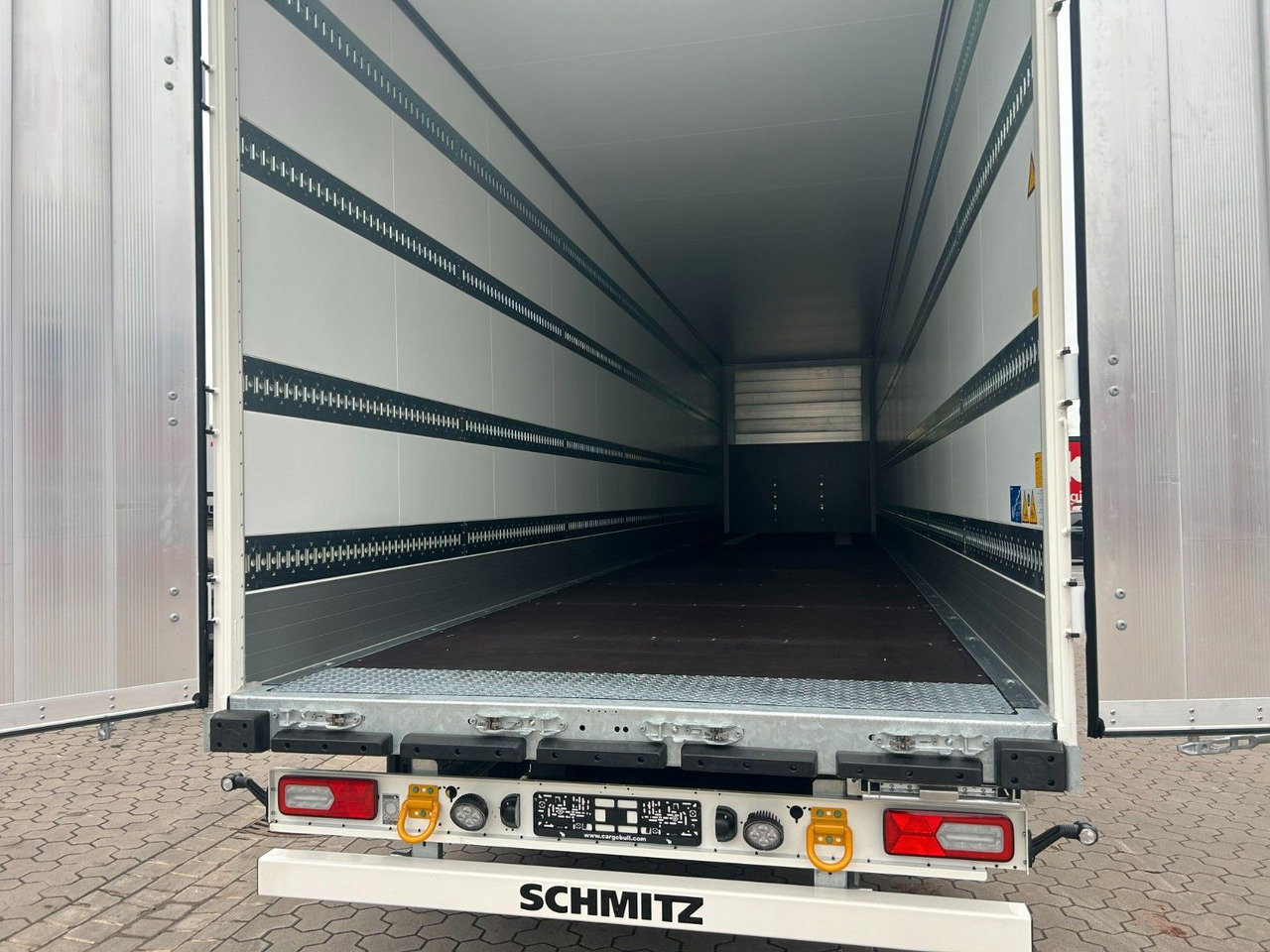 Schmitz Cargobull Mega Koffer - Trockenfrachter FERROPLAST - Закритий кузов напівпричіп: фото 4 Schmitz Cargobull Mega Koffer - Trockenfrachter FERROPLAST - Закритий кузов напівпричіп: фото 4