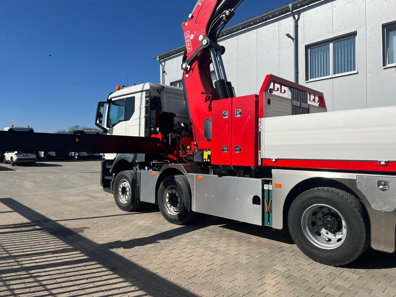 MAN 8x4 Hydro mit F1150 inkl Jib und Winde Korb - Тягач: фото 4 MAN 8x4 Hydro mit F1150 inkl Jib und Winde Korb - Тягач: фото 4