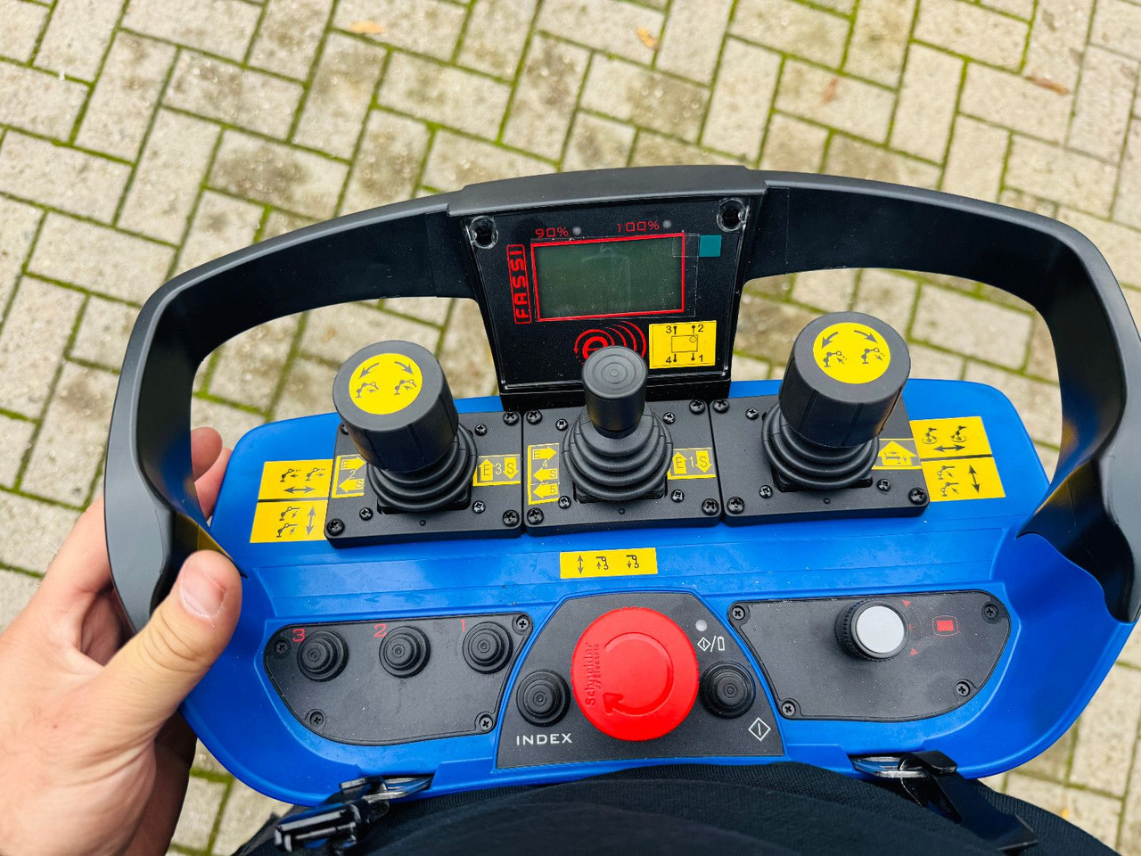 Volvo FH 500 8x4 Kran F820 RA2.27 Jib & Winde Sofort - Тягач: фото 4 Volvo FH 500 8x4 Kran F820 RA2.27 Jib & Winde Sofort - Тягач: фото 4