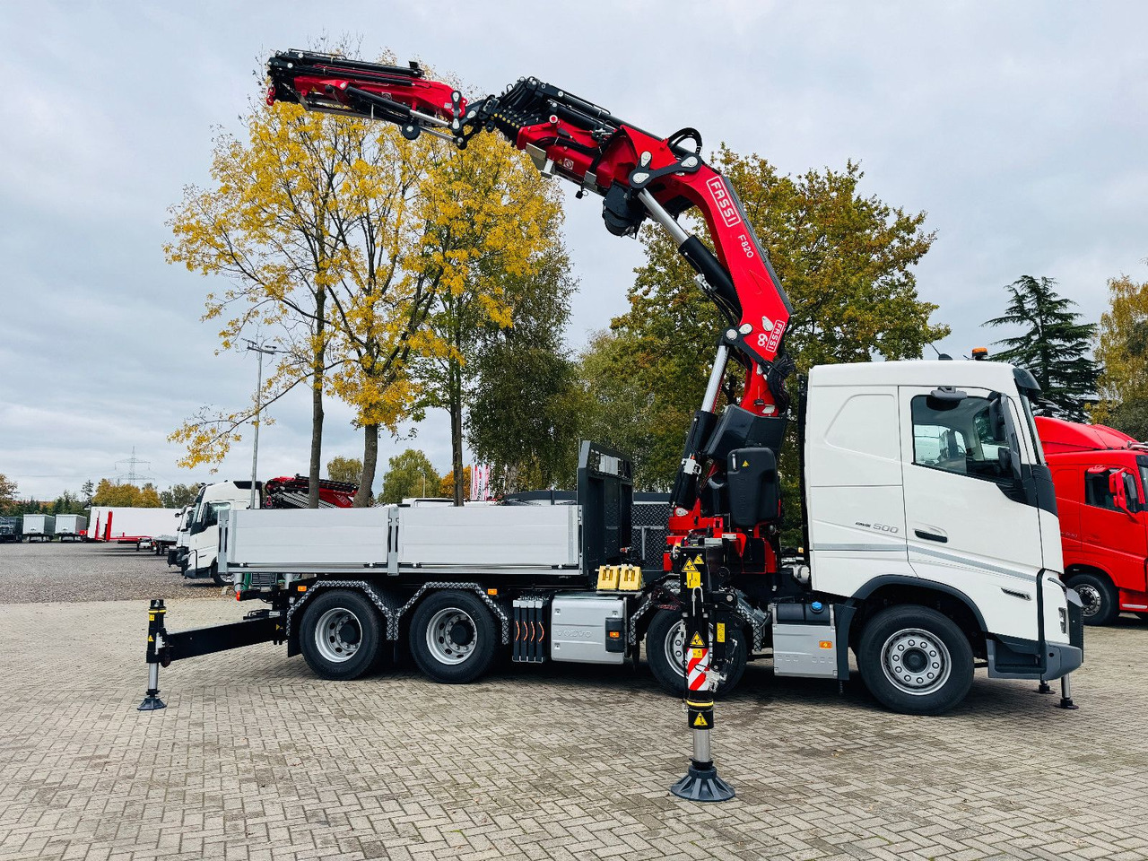 Volvo FH 500 8x4 Kran F820 RA2.27 Jib & Winde Sofort - Тягач: фото 2 Volvo FH 500 8x4 Kran F820 RA2.27 Jib & Winde Sofort - Тягач: фото 2