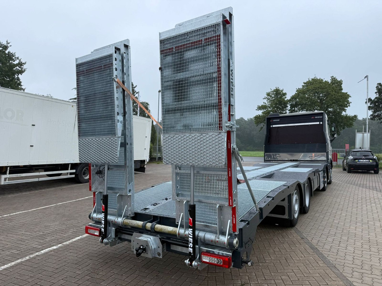 Volvo Arbeitsbühnen Baumaschinentransporter mit Rampen - Евакуатор: фото 3 Volvo Arbeitsbühnen Baumaschinentransporter mit Rampen - Евакуатор: фото 3