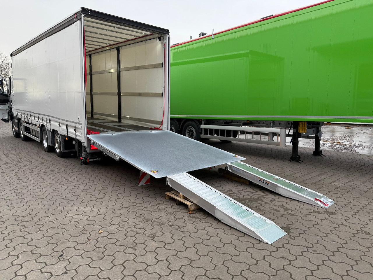 Volvo FH 500 8x2 Arbeitsbühnen Transporter LBW 9t - Евакуатор: фото 5 Volvo FH 500 8x2 Arbeitsbühnen Transporter LBW 9t - Евакуатор: фото 5