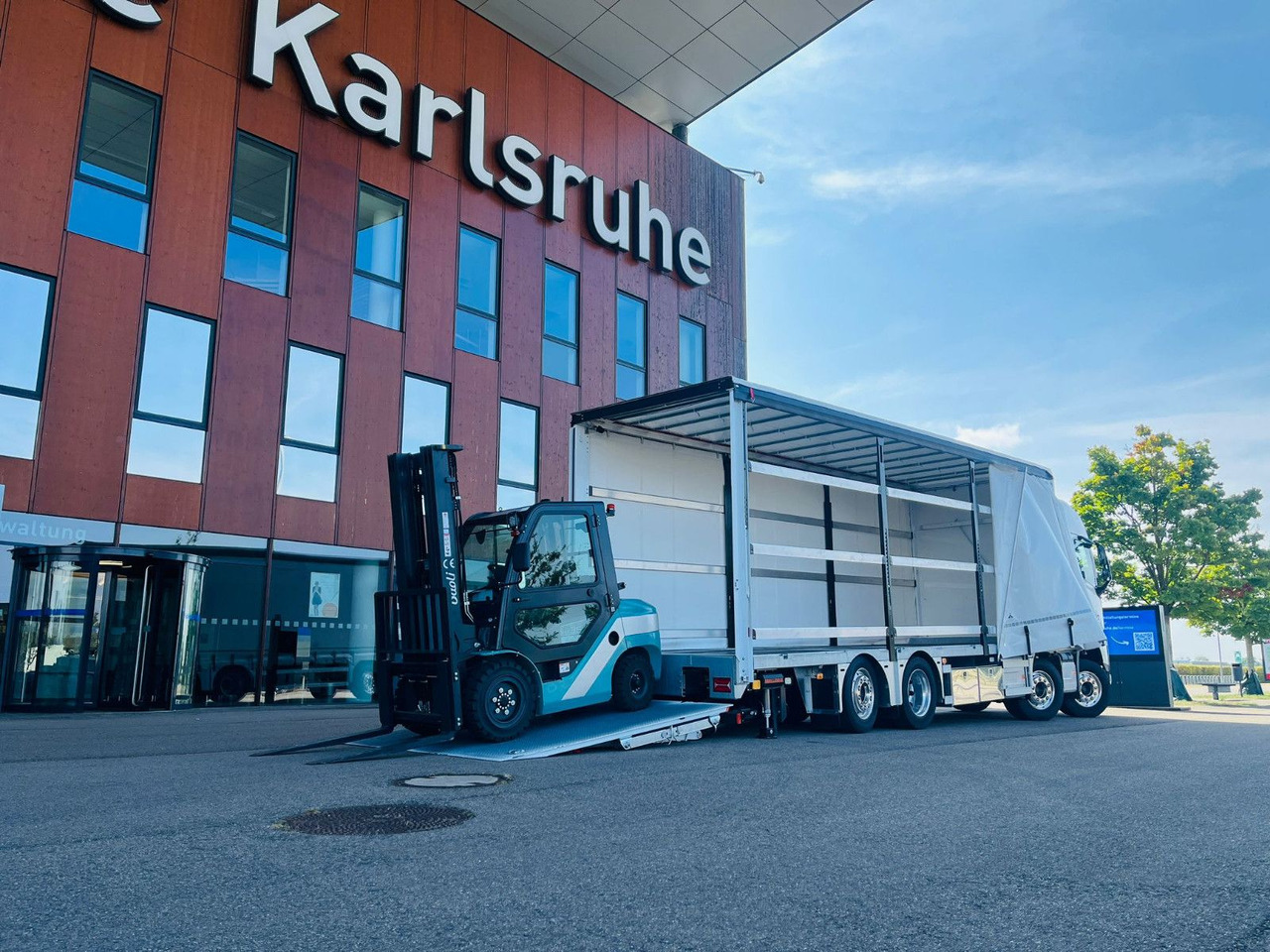 Volvo FH 500 8x2 Arbeitsbühnen Transporter LBW 9t - Евакуатор: фото 2 Volvo FH 500 8x2 Arbeitsbühnen Transporter LBW 9t - Евакуатор: фото 2