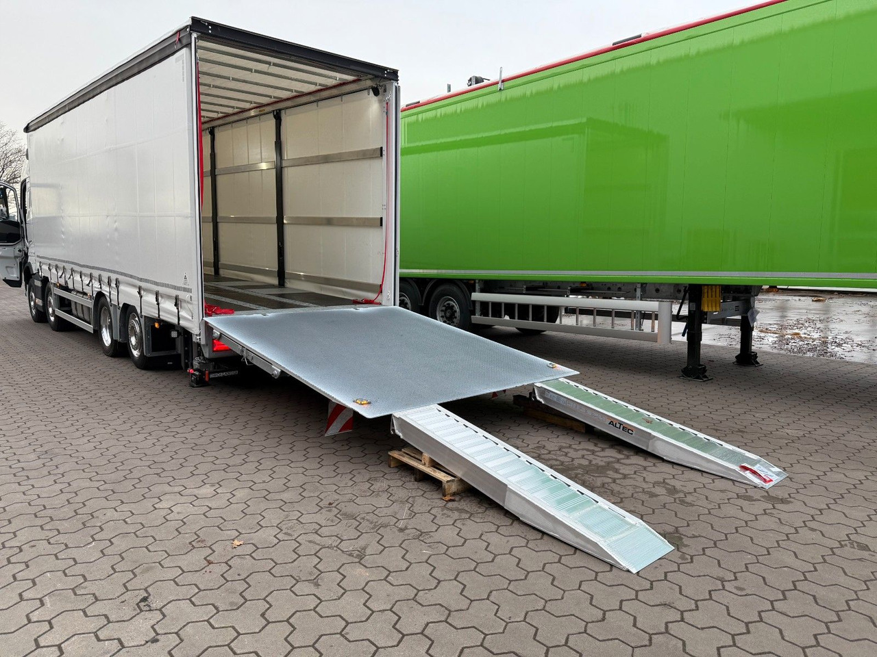 Volvo FH 500 Gabelstaplertransporter LBW Dhollandia 9t - Тентована вантажівка: фото 5 Volvo FH 500 Gabelstaplertransporter LBW Dhollandia 9t - Тентована вантажівка: фото 5