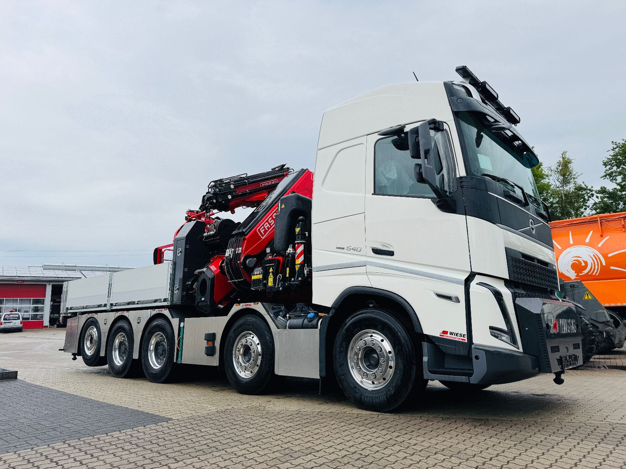 Volvo FH540 10x4 mit F1150 Ladekran, Sattelzugmaschine - Бортова вантажівка/ Платформа, Вантажівка з маніпулятором: фото 4 Volvo FH540 10x4 mit F1150 Ladekran, Sattelzugmaschine - Бортова вантажівка/ Платформа, Вантажівка з маніпулятором: фото 4