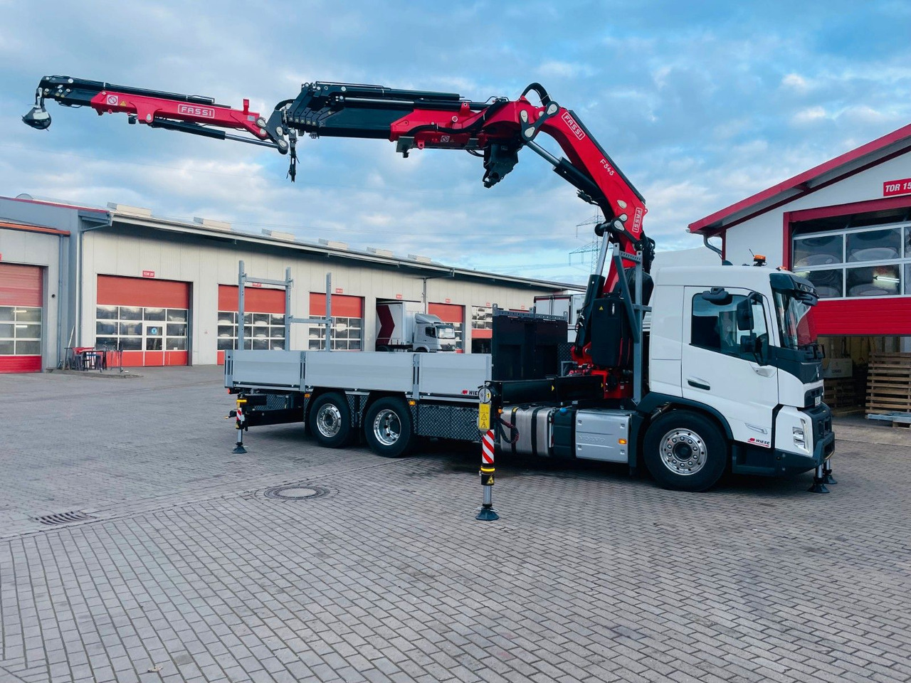 Volvo FMX 500 FASSI Ladekran F545 JIB & Winde Sofort - Бортова вантажівка/ Платформа, Вантажівка з маніпулятором: фото 4 Volvo FMX 500 FASSI Ladekran F545 JIB & Winde Sofort - Бортова вантажівка/ Платформа, Вантажівка з маніпулятором: фото 4