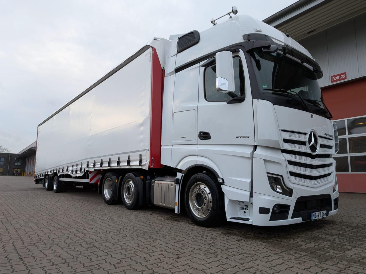 Wiese Gabelstaplertransporter mit Rampe - Тентований напівпричіп: фото 3 Wiese Gabelstaplertransporter mit Rampe - Тентований напівпричіп: фото 3