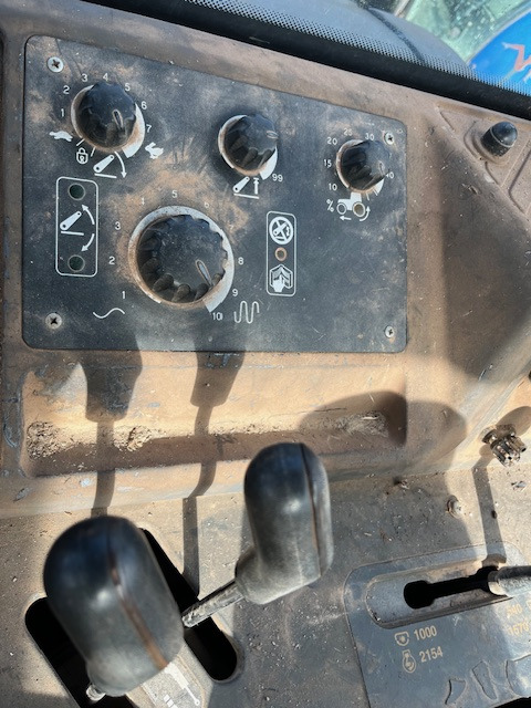 Новий Трактор New Holland TM190: фото 9