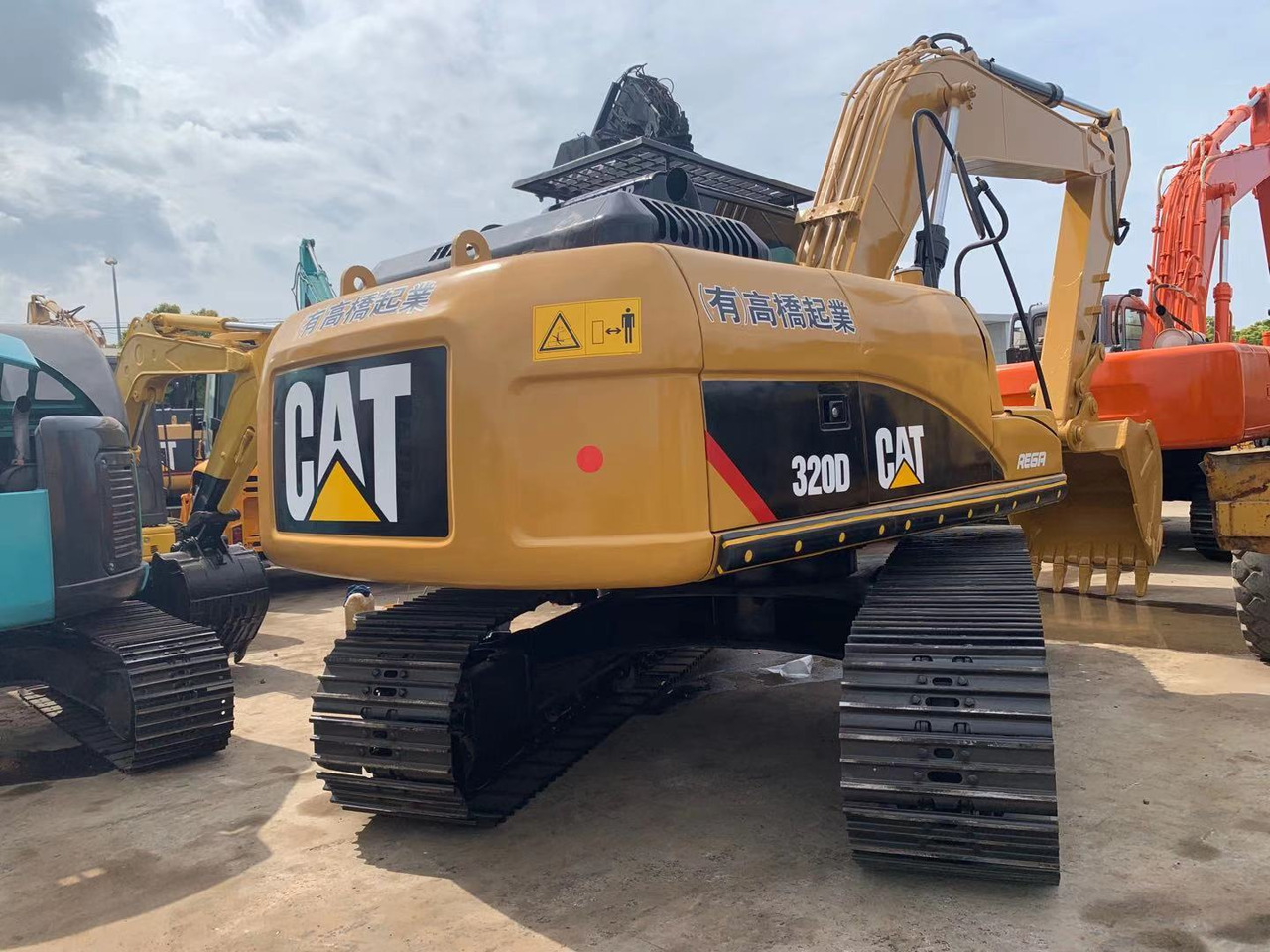 CATERPILLAR 320D - Гусеничний екскаватор: фото 2 CATERPILLAR 320D - Гусеничний екскаватор: фото 2