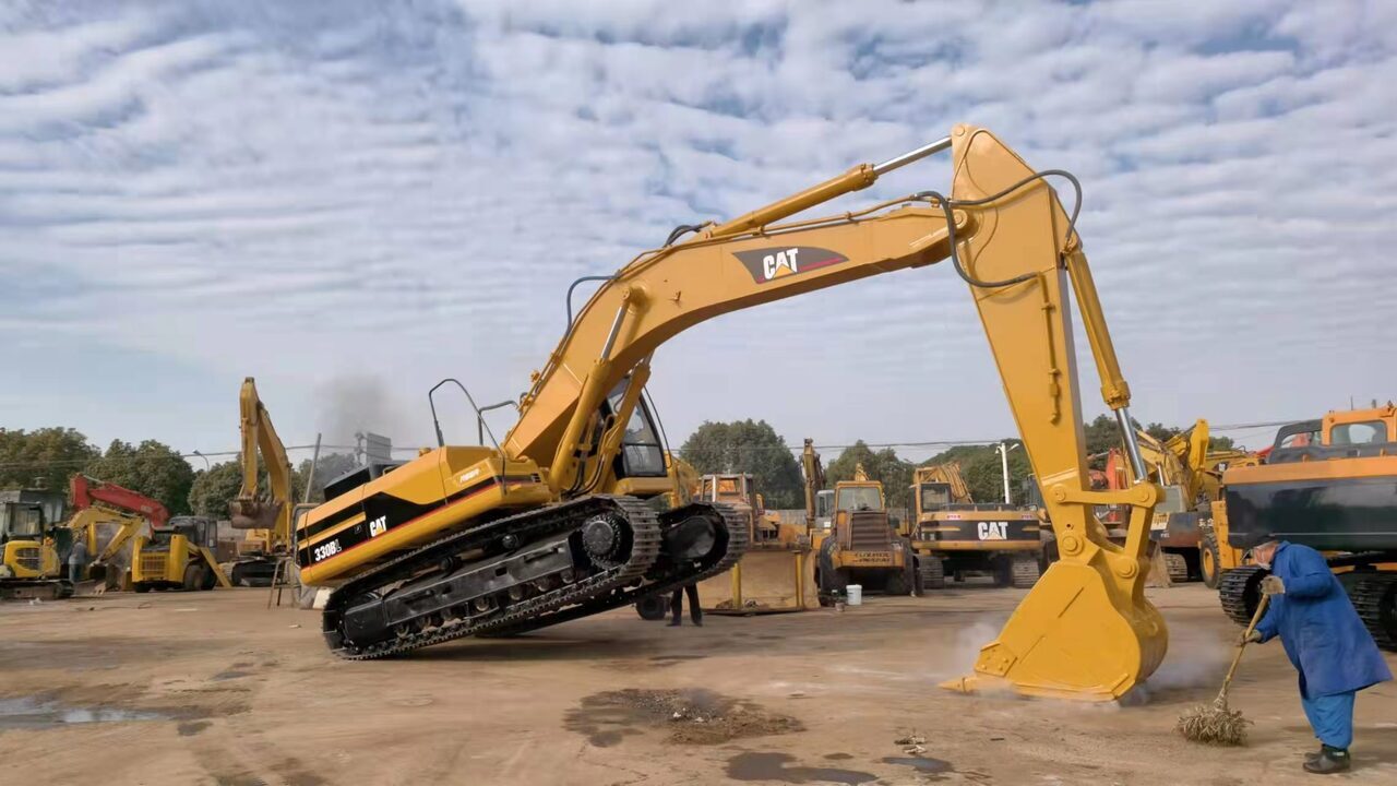 CATERPILLAR 330BL - Гусеничний екскаватор: фото 1 CATERPILLAR 330BL - Гусеничний екскаватор: фото 1