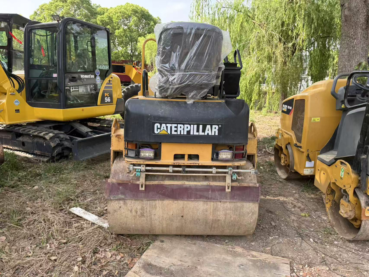 CATERPILLAR CB24B - Каток: фото 3 CATERPILLAR CB24B - Каток: фото 3