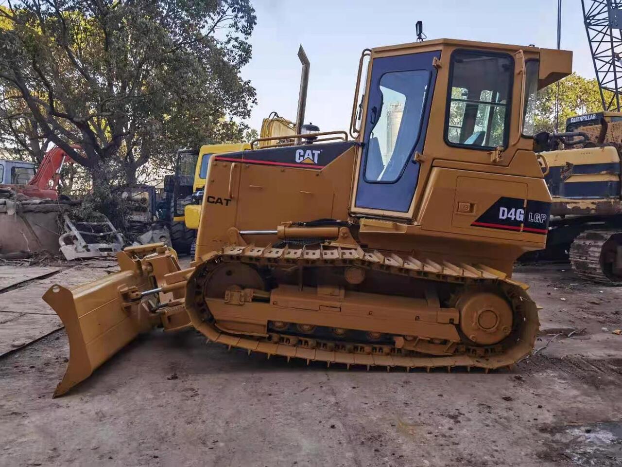 CATERPILLAR D4G - Бульдозер: фото 1 CATERPILLAR D4G - Бульдозер: фото 1