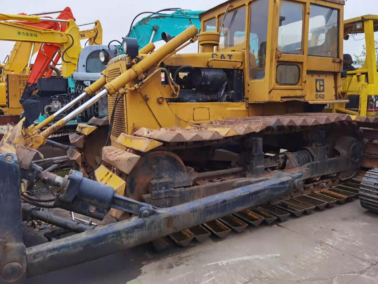 CATERPILLAR D6D - Бульдозер: фото 2 CATERPILLAR D6D - Бульдозер: фото 2