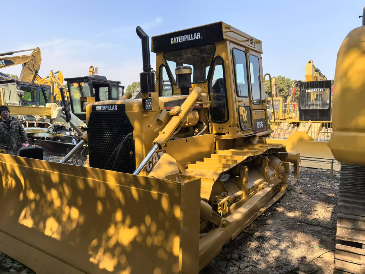 CATERPILLAR D6G - Бульдозер: фото 1 CATERPILLAR D6G - Бульдозер: фото 1