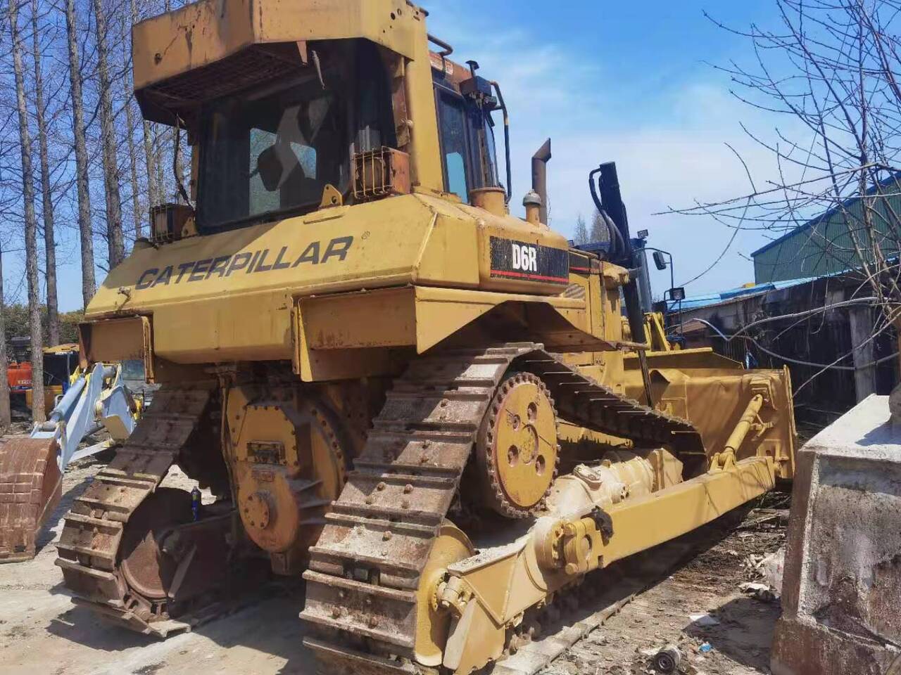 CATERPILLAR D6R Imported machine - Бульдозер: фото 1 CATERPILLAR D6R Imported machine - Бульдозер: фото 1