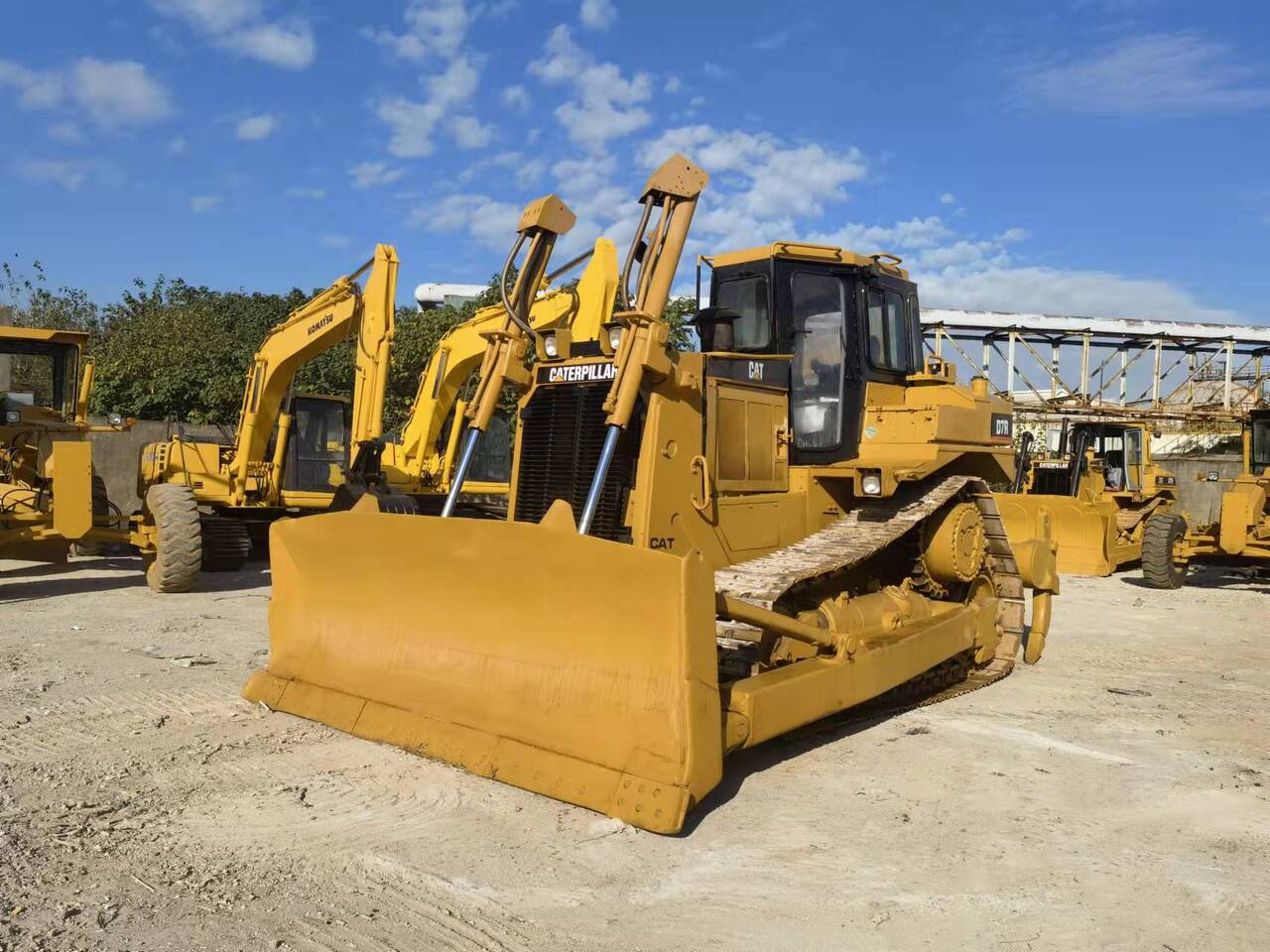 CATERPILLAR D7R - Бульдозер: фото 3 CATERPILLAR D7R - Бульдозер: фото 3