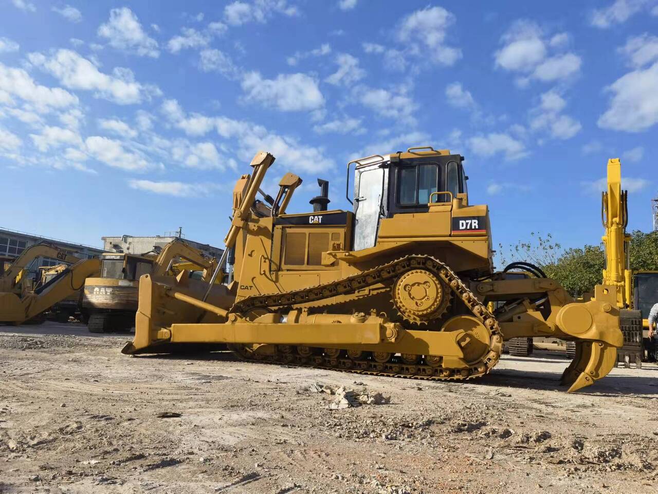 CATERPILLAR D7R - Бульдозер: фото 2 CATERPILLAR D7R - Бульдозер: фото 2