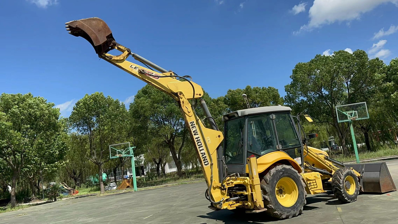 CNH LB95B-4PT - Екскаватор-навантажувач: фото 3 CNH LB95B-4PT - Екскаватор-навантажувач: фото 3