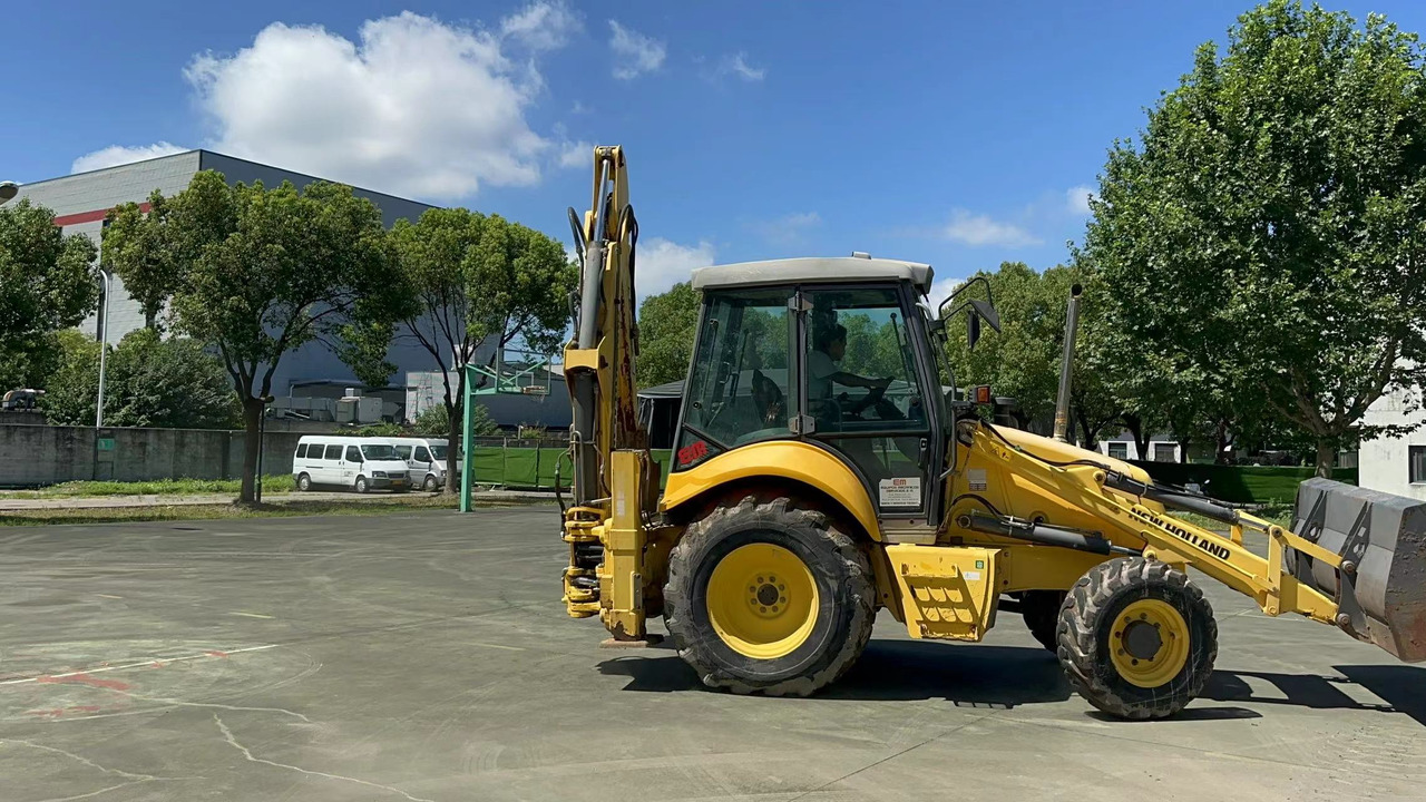 CNH LB95B-4PT - Екскаватор-навантажувач: фото 3 CNH LB95B-4PT - Екскаватор-навантажувач: фото 3
