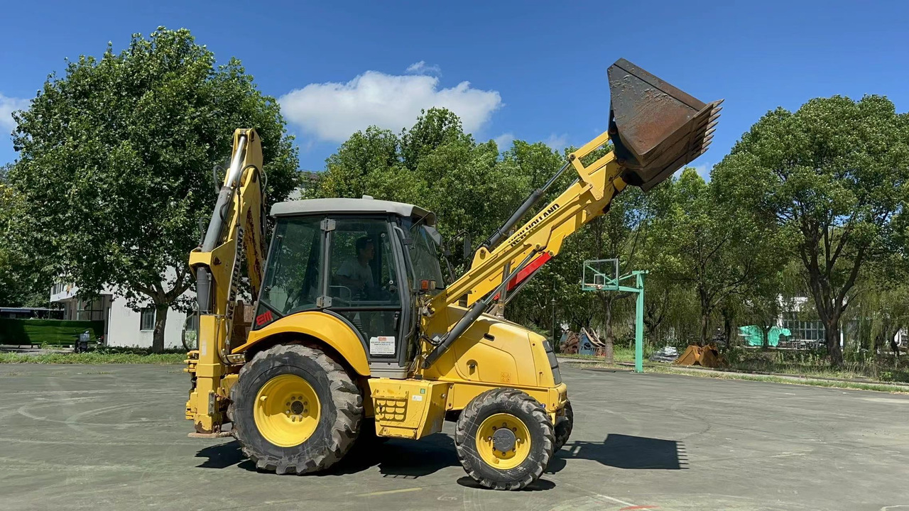 CNH LB95B-4PT - Екскаватор-навантажувач: фото 2 CNH LB95B-4PT - Екскаватор-навантажувач: фото 2